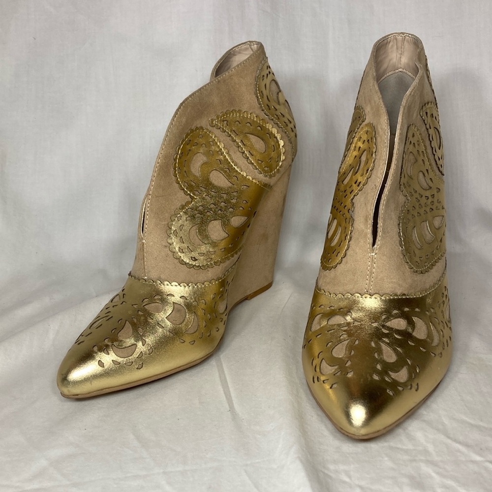 June by June Ambrose Gold and Tan Bootie Wedges, size 9